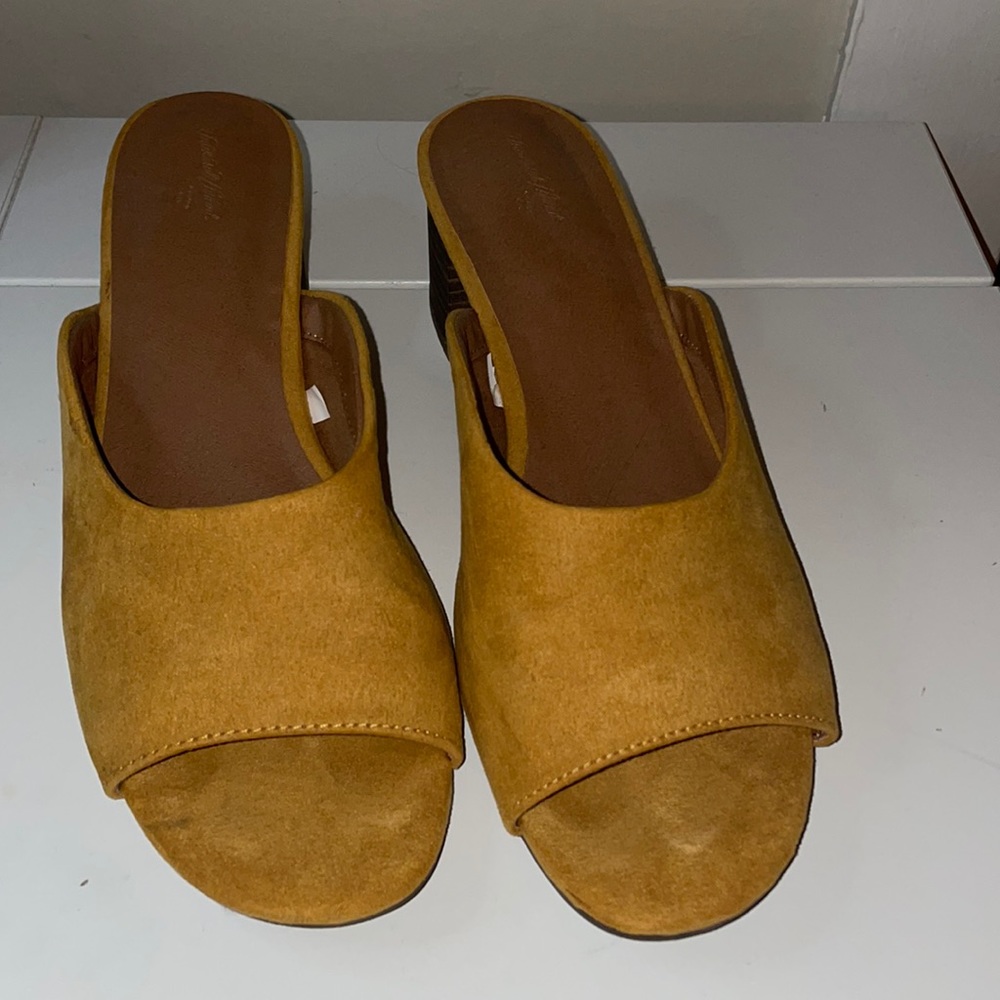 Yellow heels 💛 only worn once!
